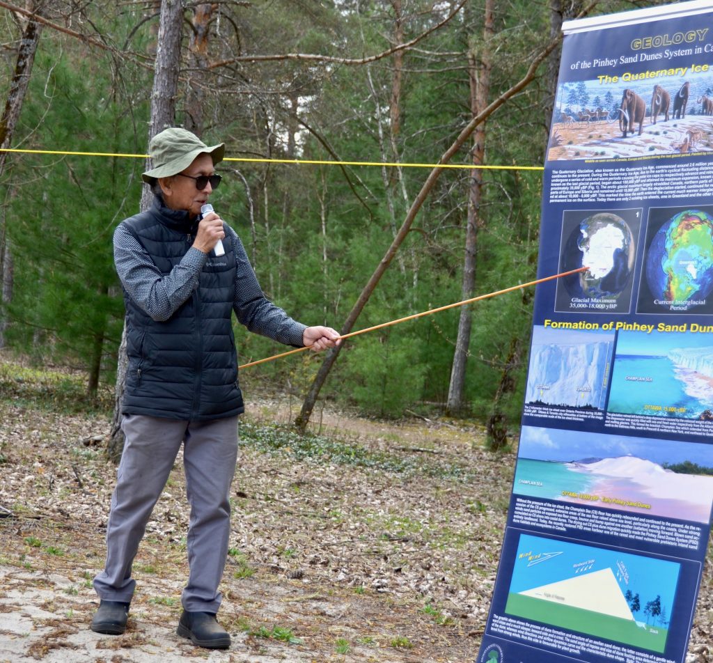 Pete is teaching a group of visitors about the geological history of the dunes. Photo by Tamara Nutik.